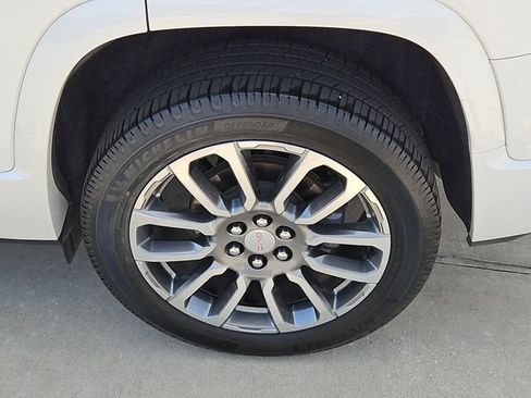 Used 2021 GMC Acadia Denali w/ Denali Technology Package image 14