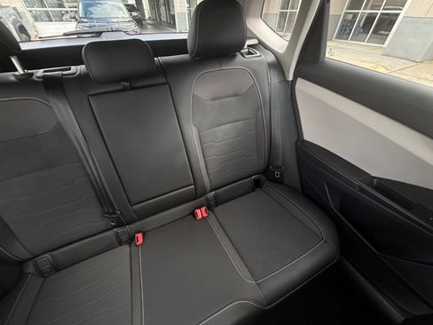 Used 2025 Volkswagen Taos SE image 40