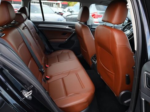 Used 2017 Volkswagen Golf S image 16