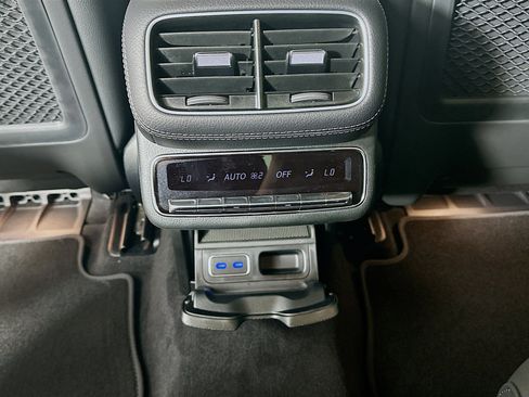 Used 2026 Mercedes-Benz GLS 450 4MATIC image 33