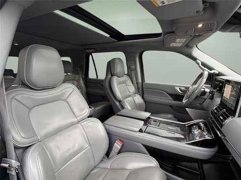 Used 2019 Lincoln Navigator Reserve AWD/4WD image 20
