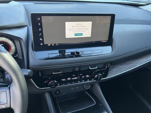 Certified 2025 Nissan Rogue Platinum w/ Tech Package image 15