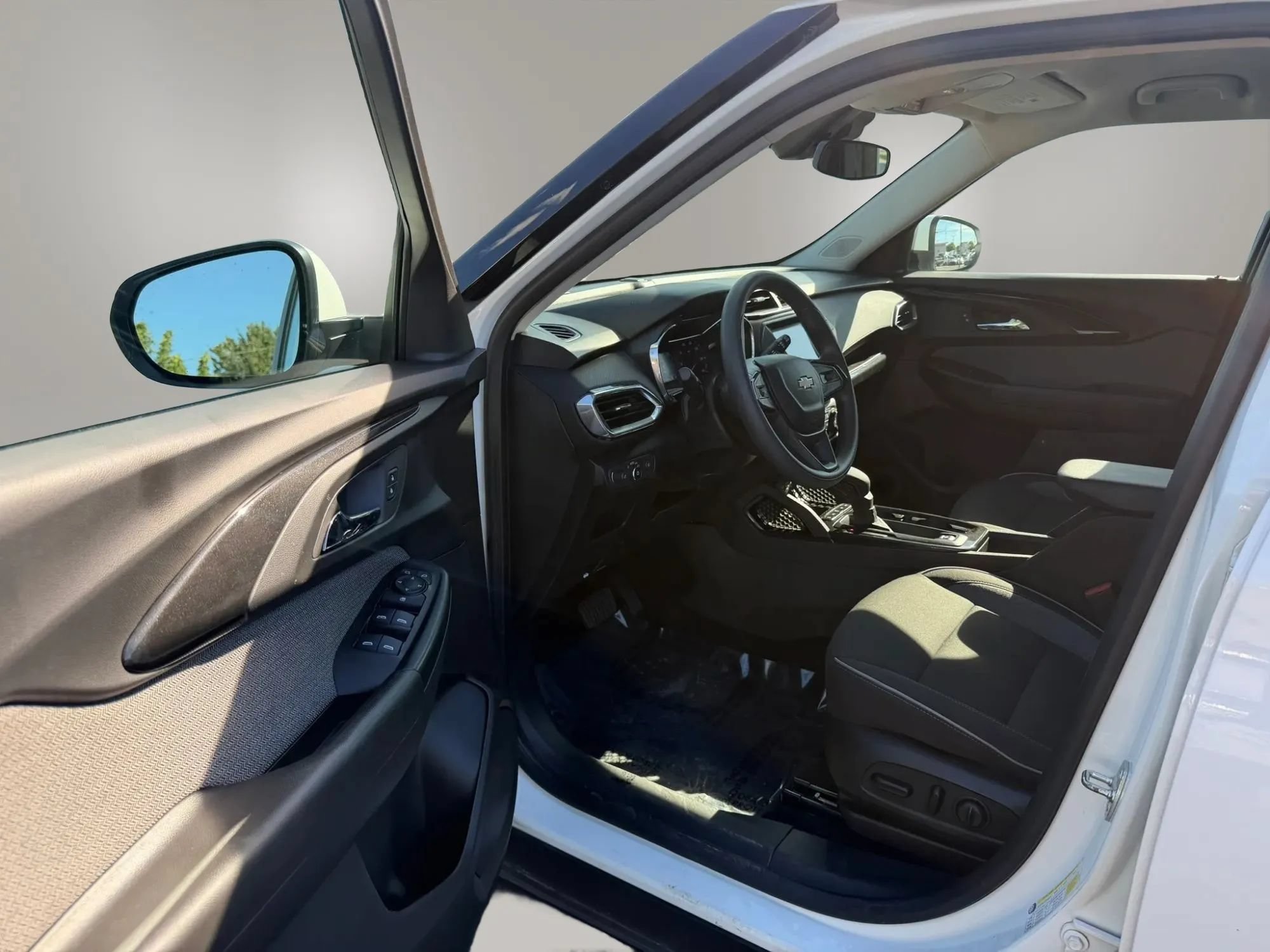 Used 2023 Chevrolet TrailBlazer LT AWD/4WD image 10