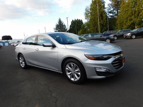 Used 2021 Chevrolet Malibu LT FWD image 1
