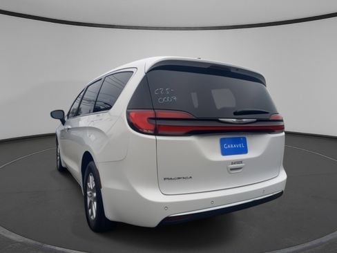 New 2025 Chrysler Pacifica Select image 21