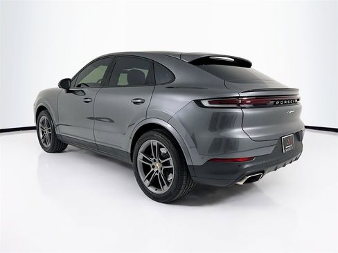 Certified 2024 Porsche Cayenne Coupe image 3