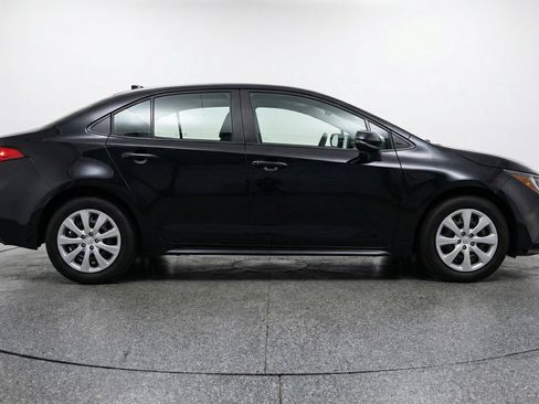Used 2025 Toyota Corolla LE FWD image 11