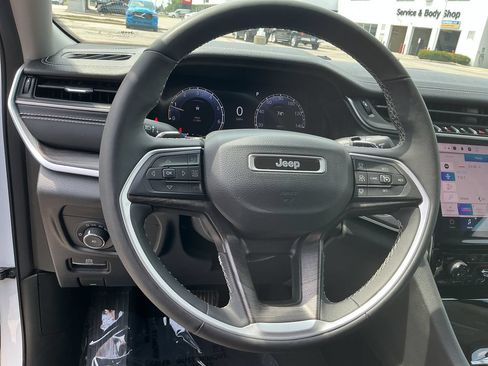 Certified 2023 Jeep Grand Cherokee L Limited AWD/4WD image 17