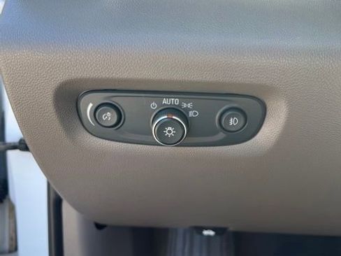 Used 2018 Chevrolet Traverse LT w/ LPO, 'HIT The Road' Package AWD/4WD image 7