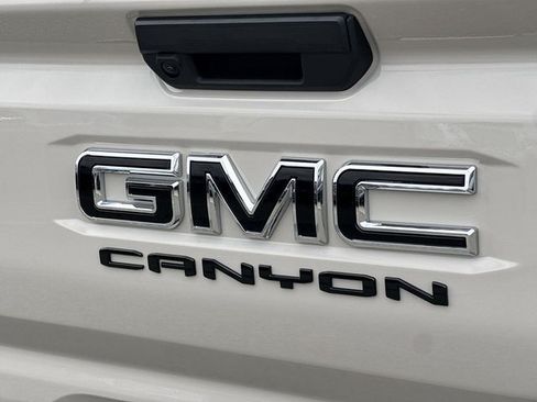 New 2026 GMC Canyon Elevation w/ LPO, Black Badging Package RWD image 26