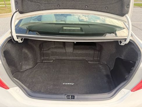 Used 2012 Toyota Camry XLE w/ Leather Pkg image 12