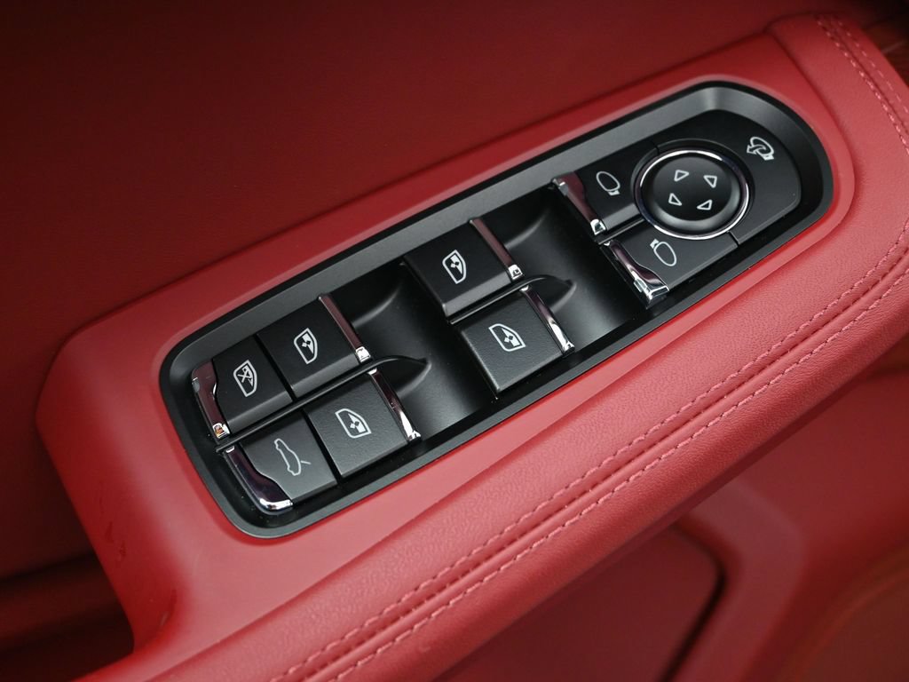 Certified 2026 Porsche Macan S AWD/4WD image 19