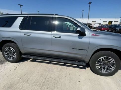 Used 2025 Chevrolet Suburban Z71 AWD/4WD image 3