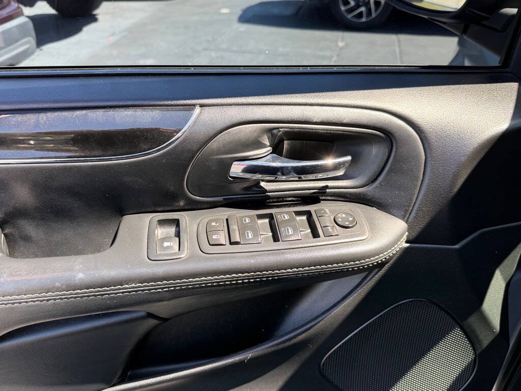 Used 2016 Dodge Grand Caravan SE FWD image 13