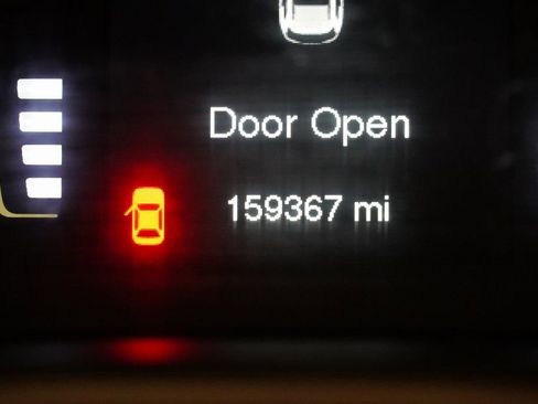 Used 2015 Jeep Cherokee Sport w/ Sport Appearance Group image 7