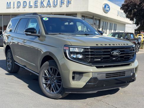 New 2025 Ford Expedition Platinum w/ Stealth Performance Package image 38