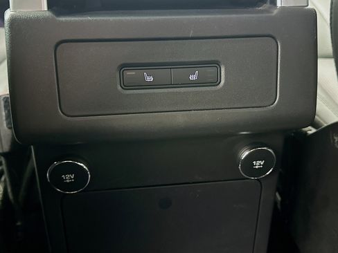 Used 2020 Land Rover Discovery SE image 36