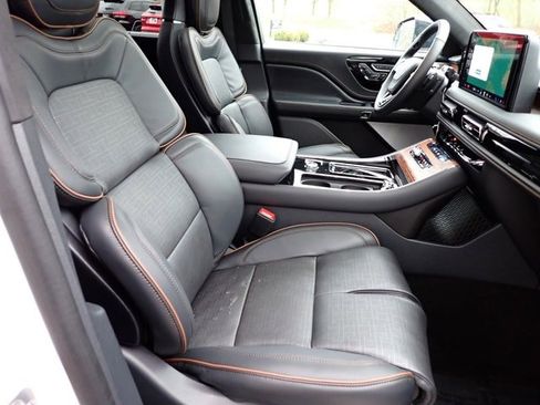 New 2025 Lincoln Aviator Black Label w/ Jet Appearance Package image 11