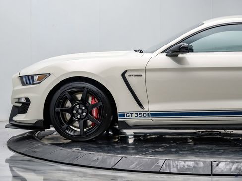 Used 2020 Ford Mustang Shelby GT350R w/ GT350R Equipment Group 920A RWD image 10
