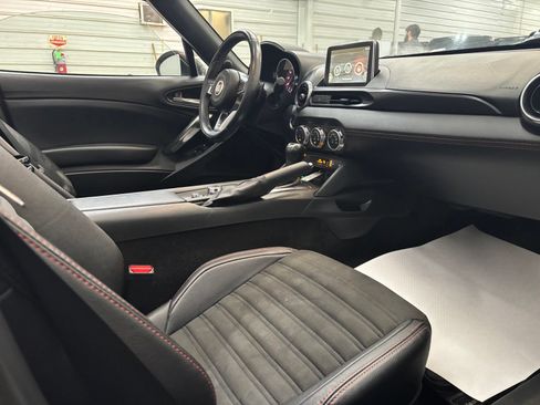 Used 2017 FIAT 124 Spider Abarth RWD image 26