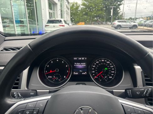 Used 2020 Volkswagen Atlas Cross Sport SE w/ Panoramic Sunroof Package FWD image 8