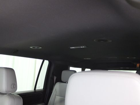 Used 2024 Chevrolet Suburban Z71 w/ Luxury Package image 28