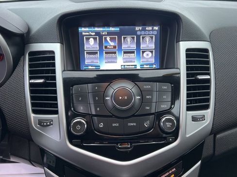 Used 2016 Chevrolet Cruze LT image 25