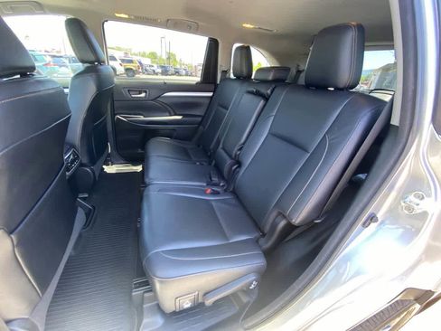 Certified 2018 Toyota Highlander XLE AWD/4WD image 22