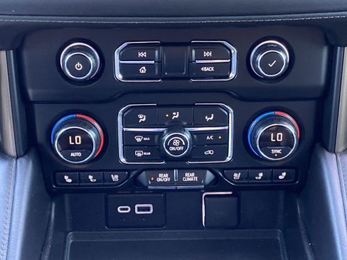 Used 2021 Chevrolet Tahoe High Country w/ Premium Package image 40