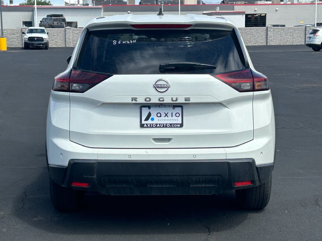 Used 2024 Nissan Rogue S FWD image 4