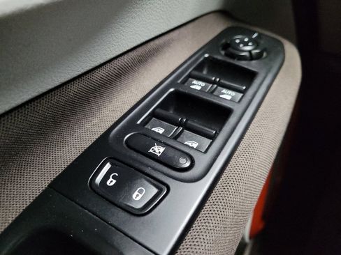 Used 2017 Jeep Renegade Latitude w/ Popular Equipment Group image 27