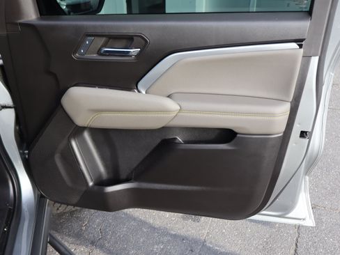 Used 2024 Chevrolet Colorado ZR2 w/ ZR2 Convenience Package III AWD/4WD image 37