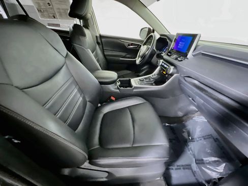 Used 2023 Toyota RAV4 XLE Premium AWD/4WD image 31