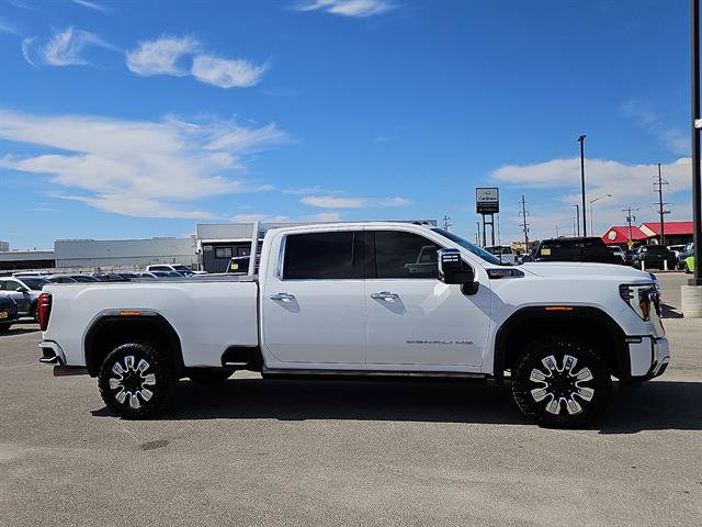 Used 2024 GMC Sierra 3500 Denali w/ Denali Reserve Package AWD/4WD image 5