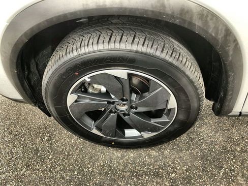 Used 2025 Nissan Rogue SV image 10