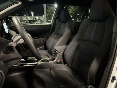 Used 2025 Toyota Corolla Cross AWD Hybrid image 11