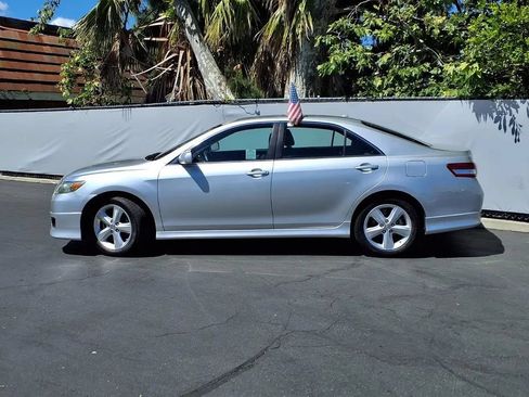 Used 2010 Toyota Camry XLE FWD image 3