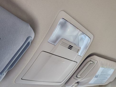 Used 2015 Toyota Camry LE image 32