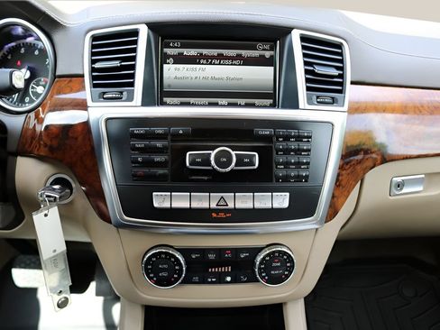 Used 2014 Mercedes-Benz GL 550 4MATIC image 26