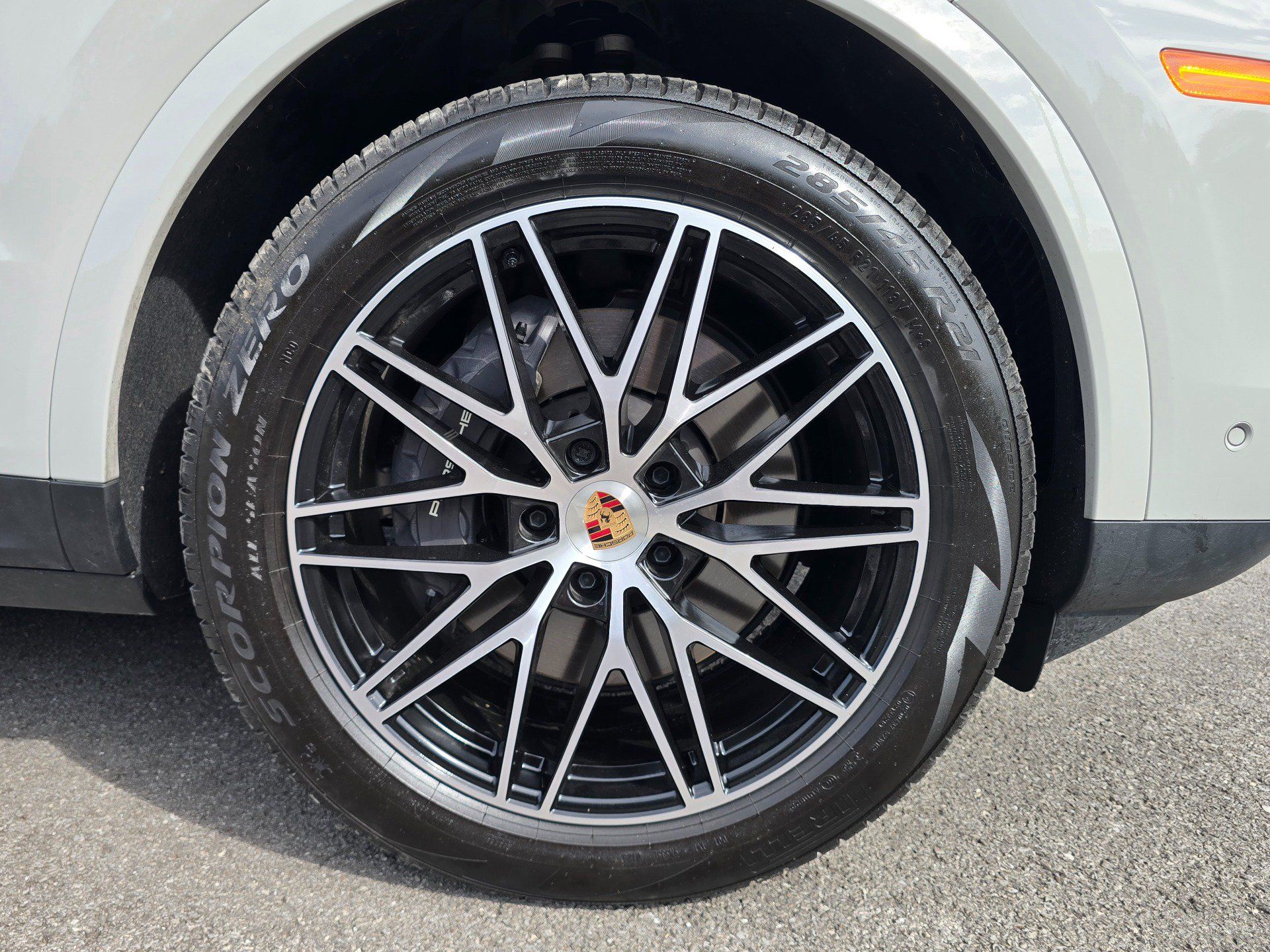 Used 2025 Porsche Cayenne Coupe AWD/4WD image 54