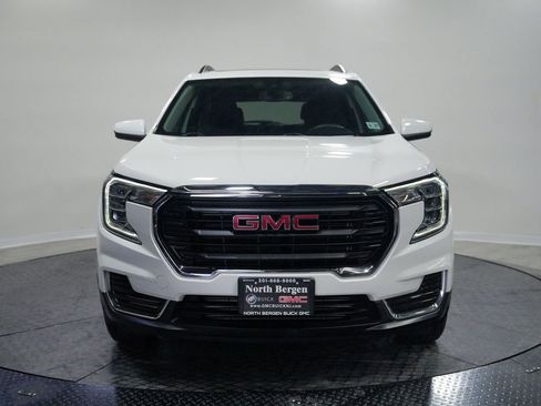 Used 2022 GMC Terrain SLE w/ Driver Convenience Package AWD/4WD image 2