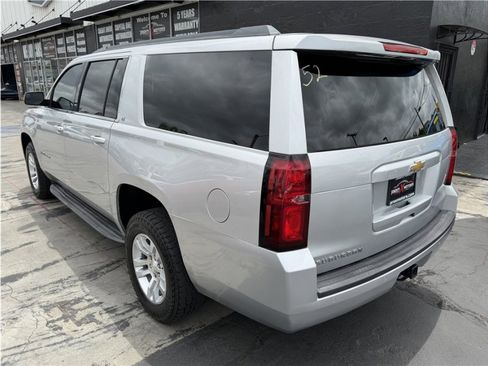 Used 2018 Chevrolet Suburban LT RWD image 5