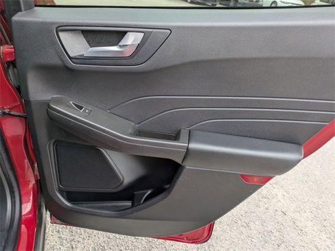 Used 2021 Ford Escape SE w/ SE Sport Appearance Package image 32