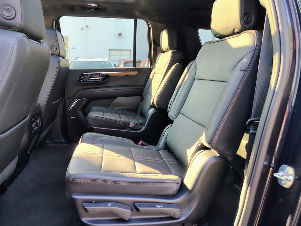 Used 2025 Chevrolet Suburban High Country AWD/4WD image 44