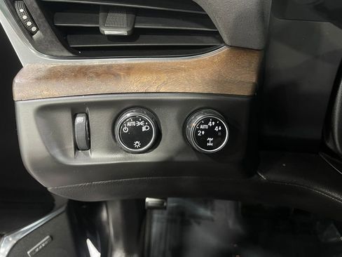 Used 2016 Cadillac Escalade ESV Luxury image 18