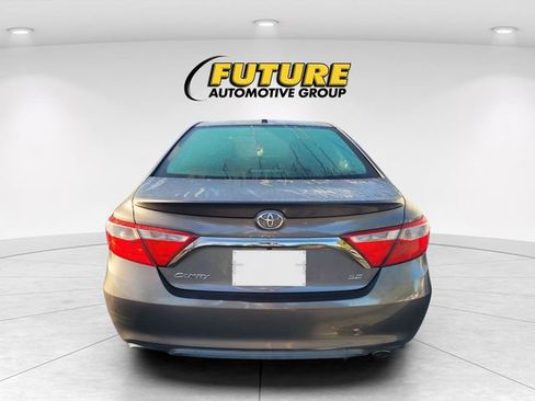 Used 2017 Toyota Camry image 4