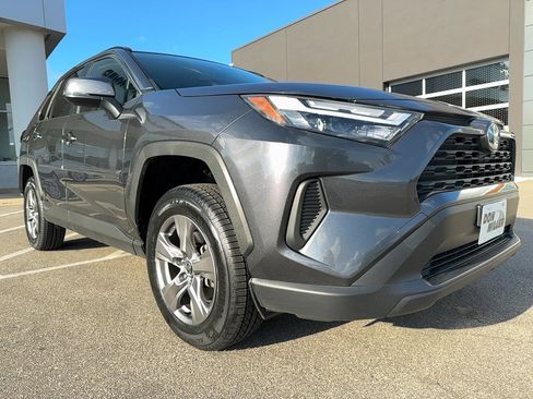 Used 2022 Toyota RAV4 XLE image 1