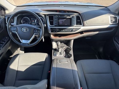 Used 2019 Toyota Highlander LE image 25