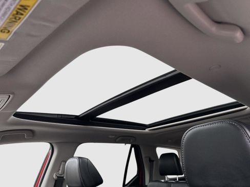 Certified 2025 Honda Pilot Touring image 31