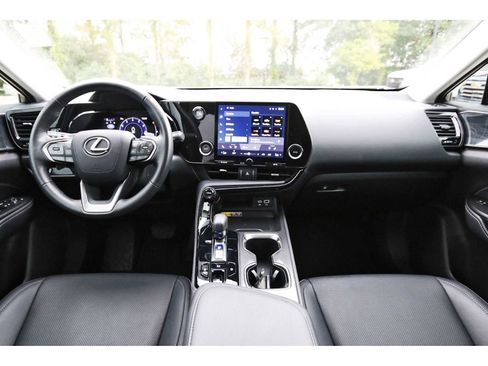 Used 2025 Lexus NX 250 FWD w/ Premium Package image 7